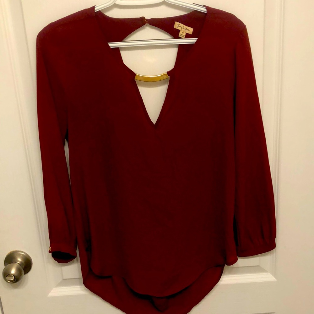 Lily White Womens Size M. Sheer polyester blouse. Wine with gold.